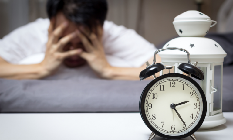 Jak Technologia Wpływa na Twój Sen: Porady na Cyfrowy Detoks Przed Sypialnią